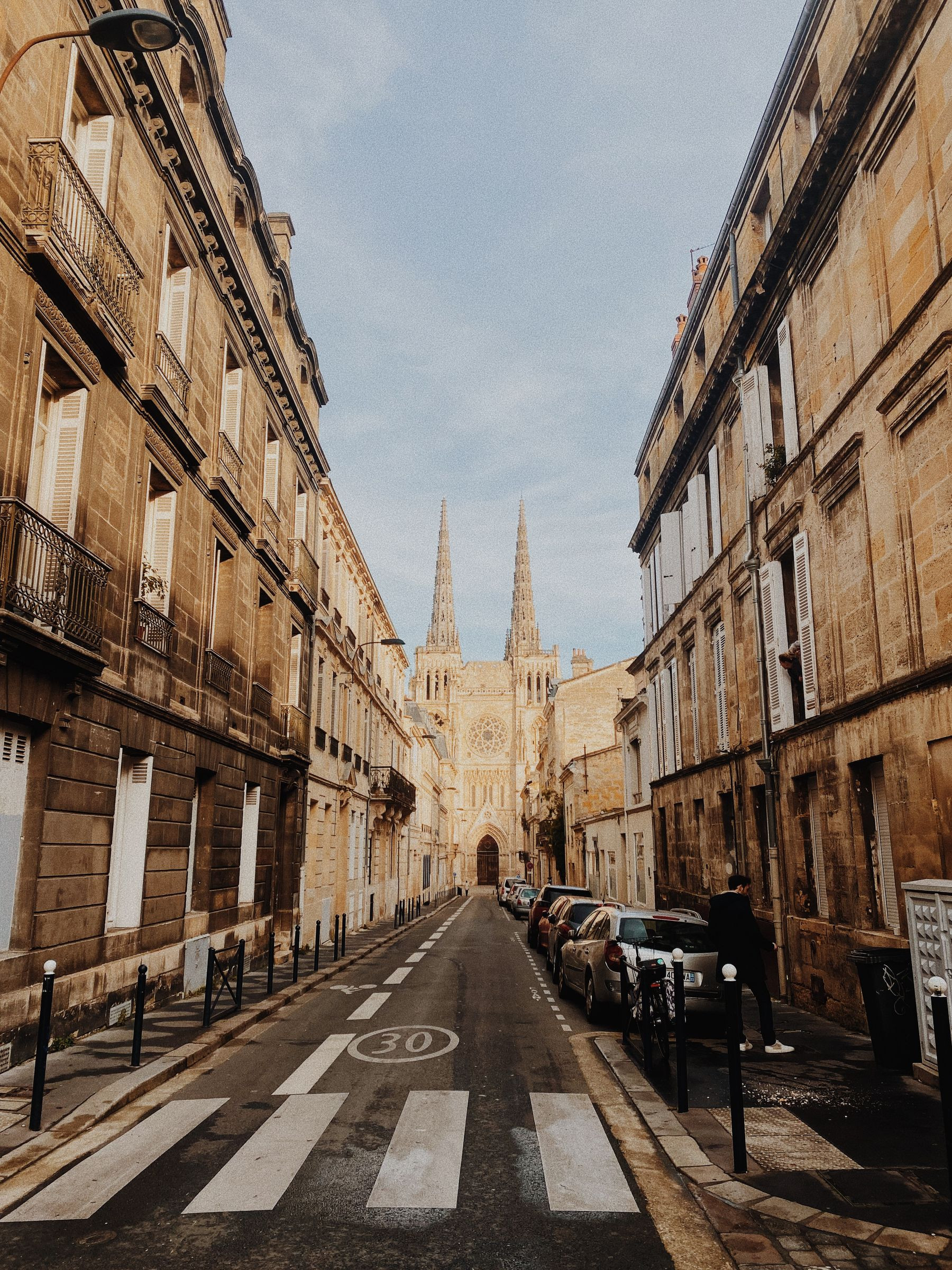 A Bordeaux street leading to the cathedral